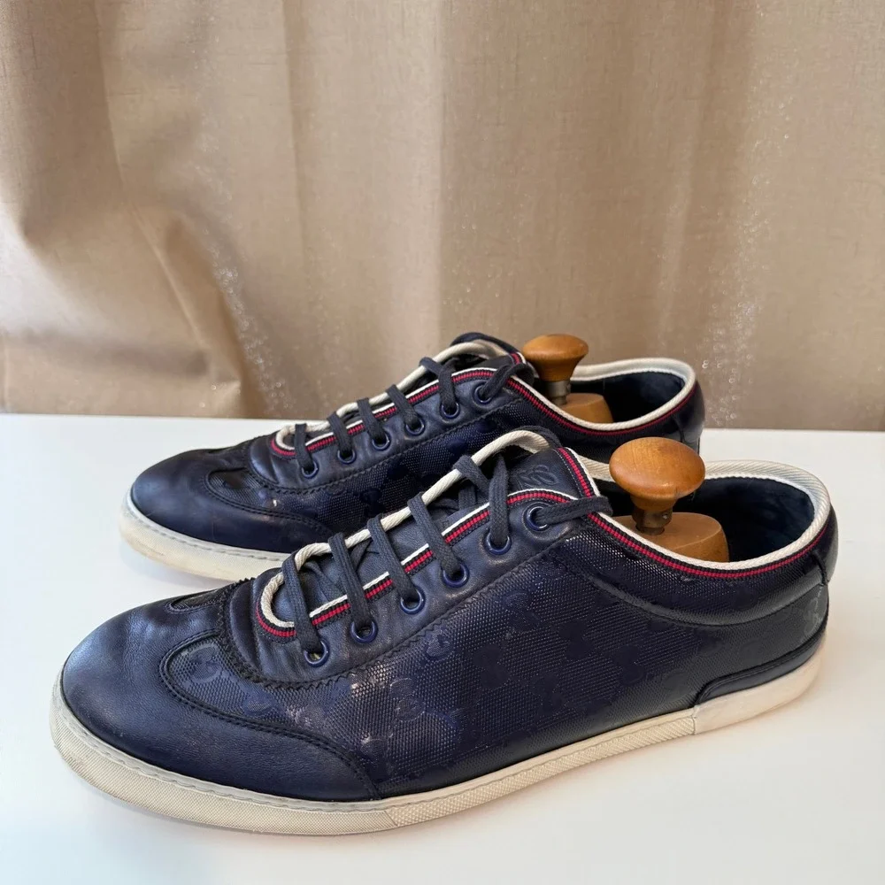 Gucci Mens GG Monogram Navy Blue Leather Low Top Sneakers 233321 Size 10G